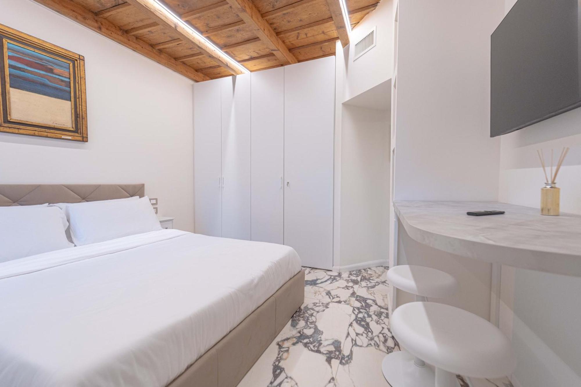 Brera Luxury Apt Milan Bagian luar foto