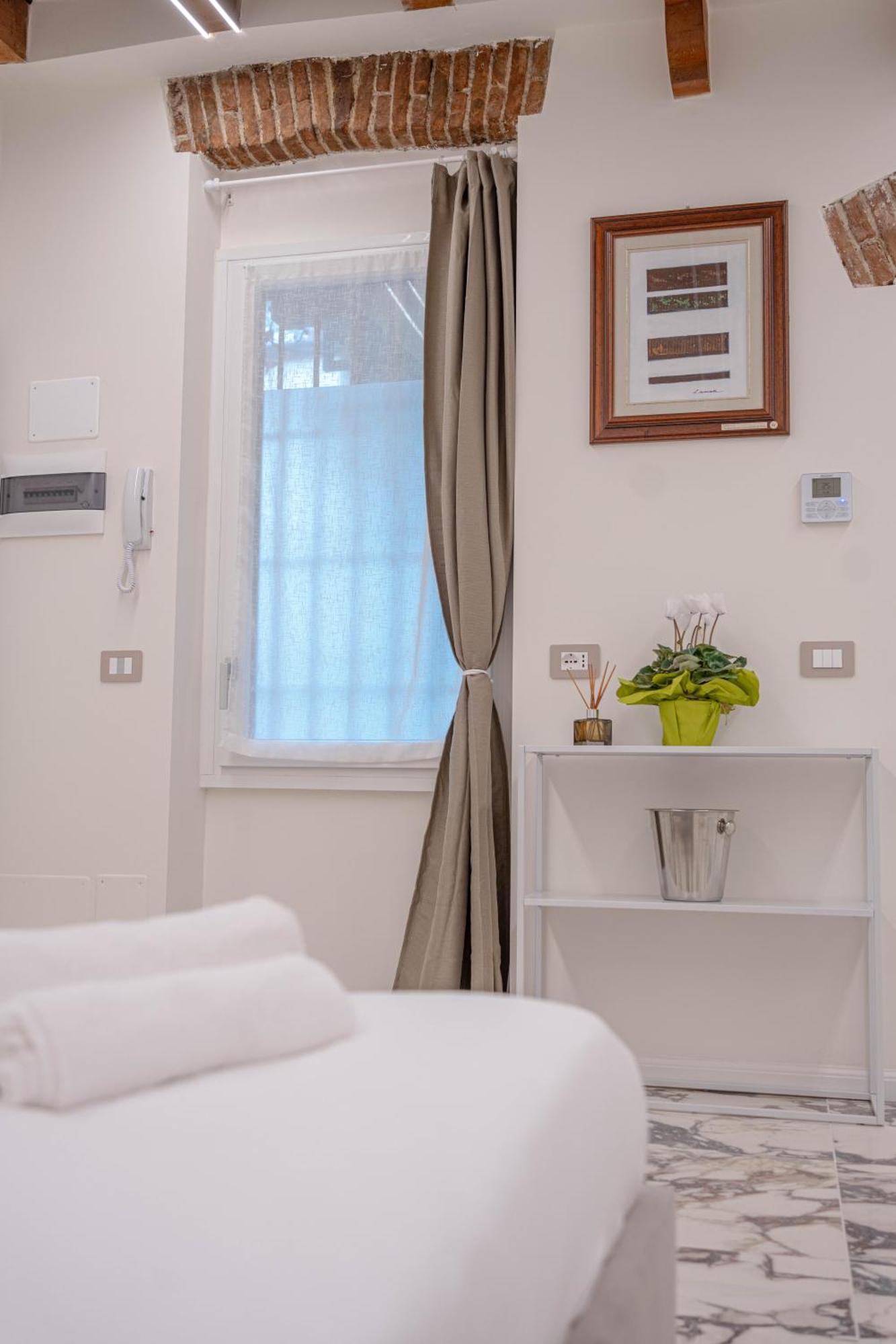 Brera Luxury Apt Milan Bagian luar foto