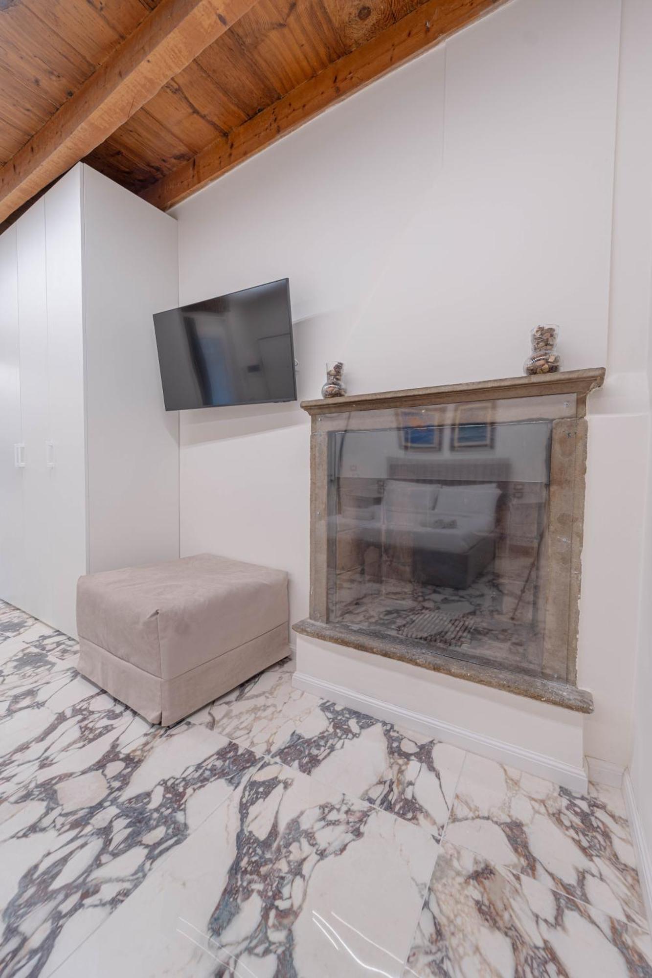 Brera Luxury Apt Milan Bagian luar foto
