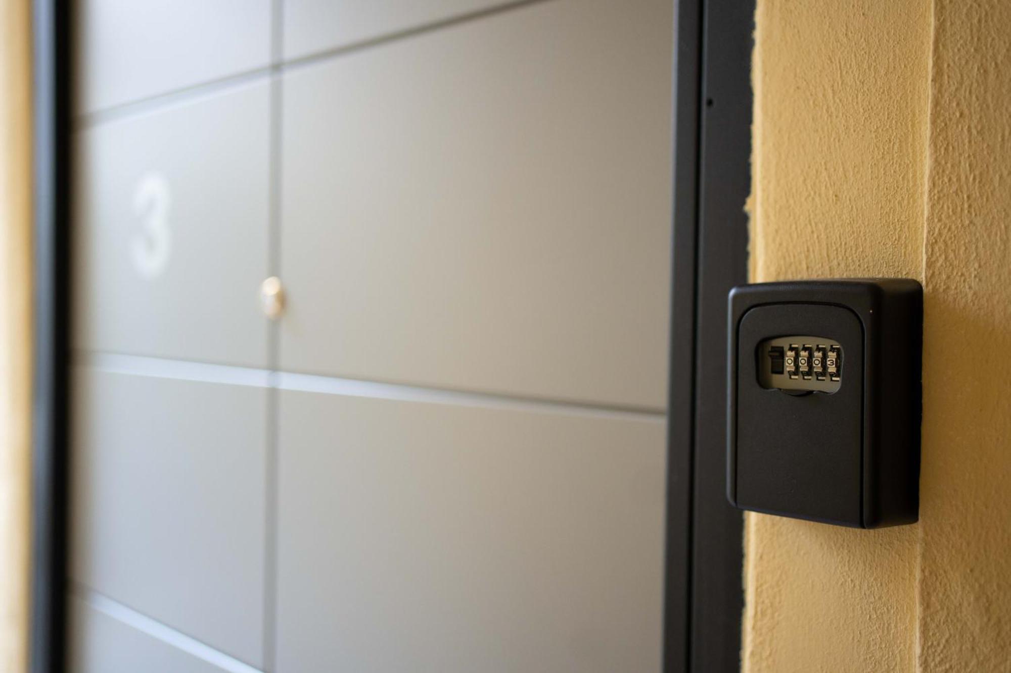 Brera Luxury Apt Milan Bagian luar foto