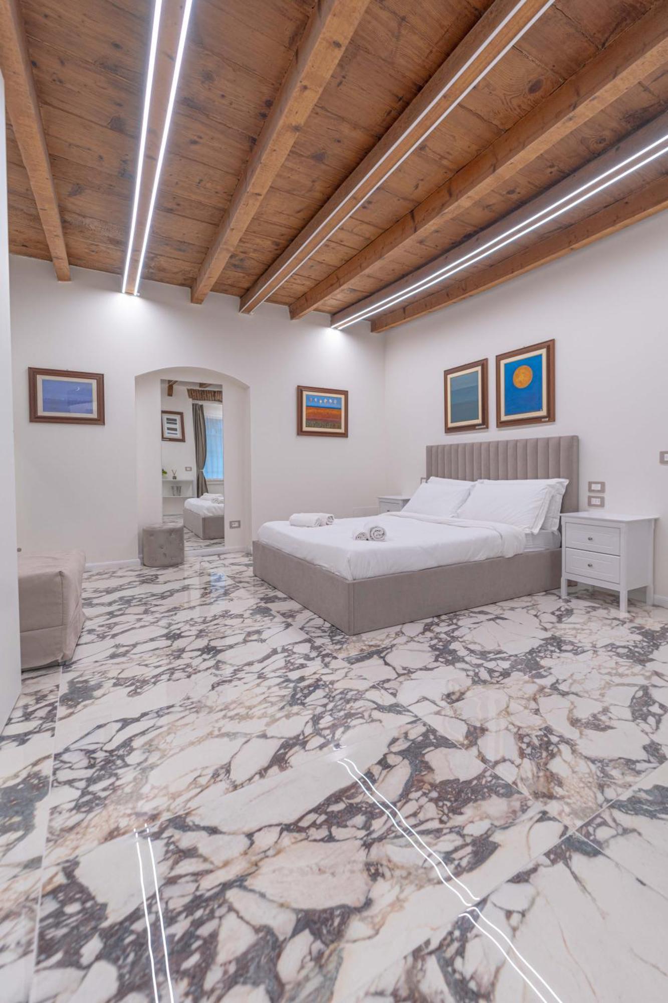 Brera Luxury Apt Milan Bagian luar foto